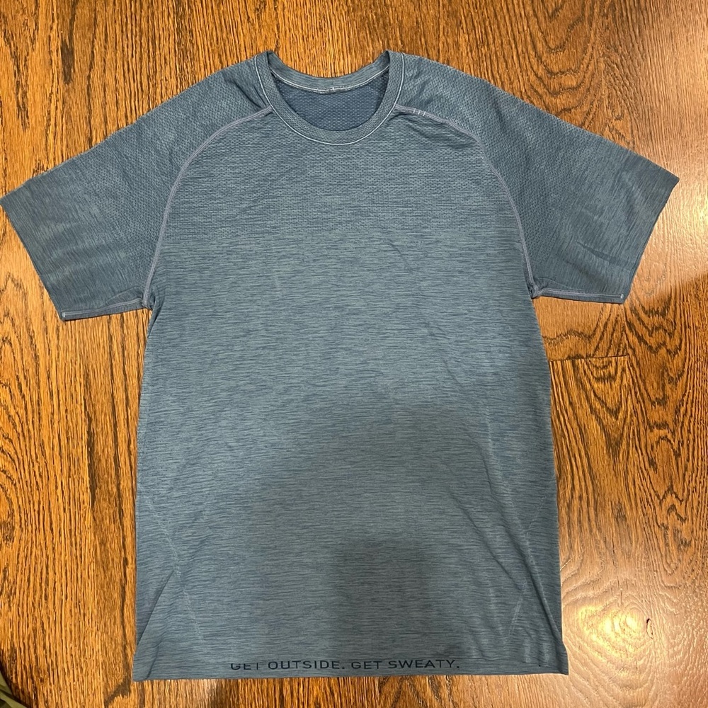 Men’s lululemon blue/gray metal vent tech tee shirt - size medium